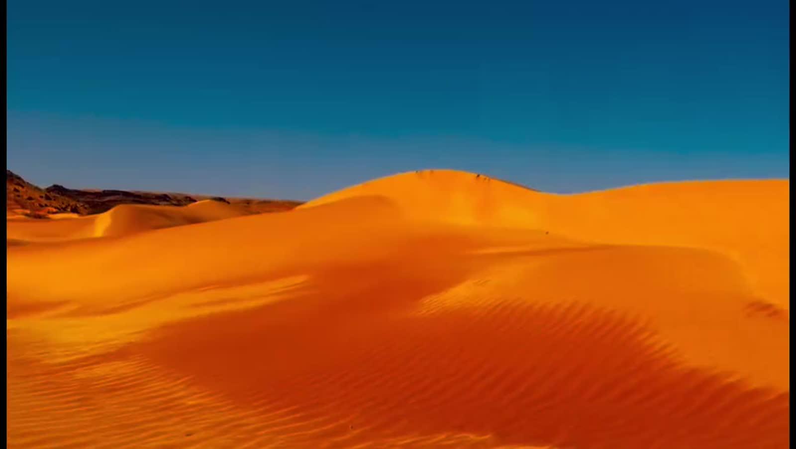 Crête de dune orangée du Sahara